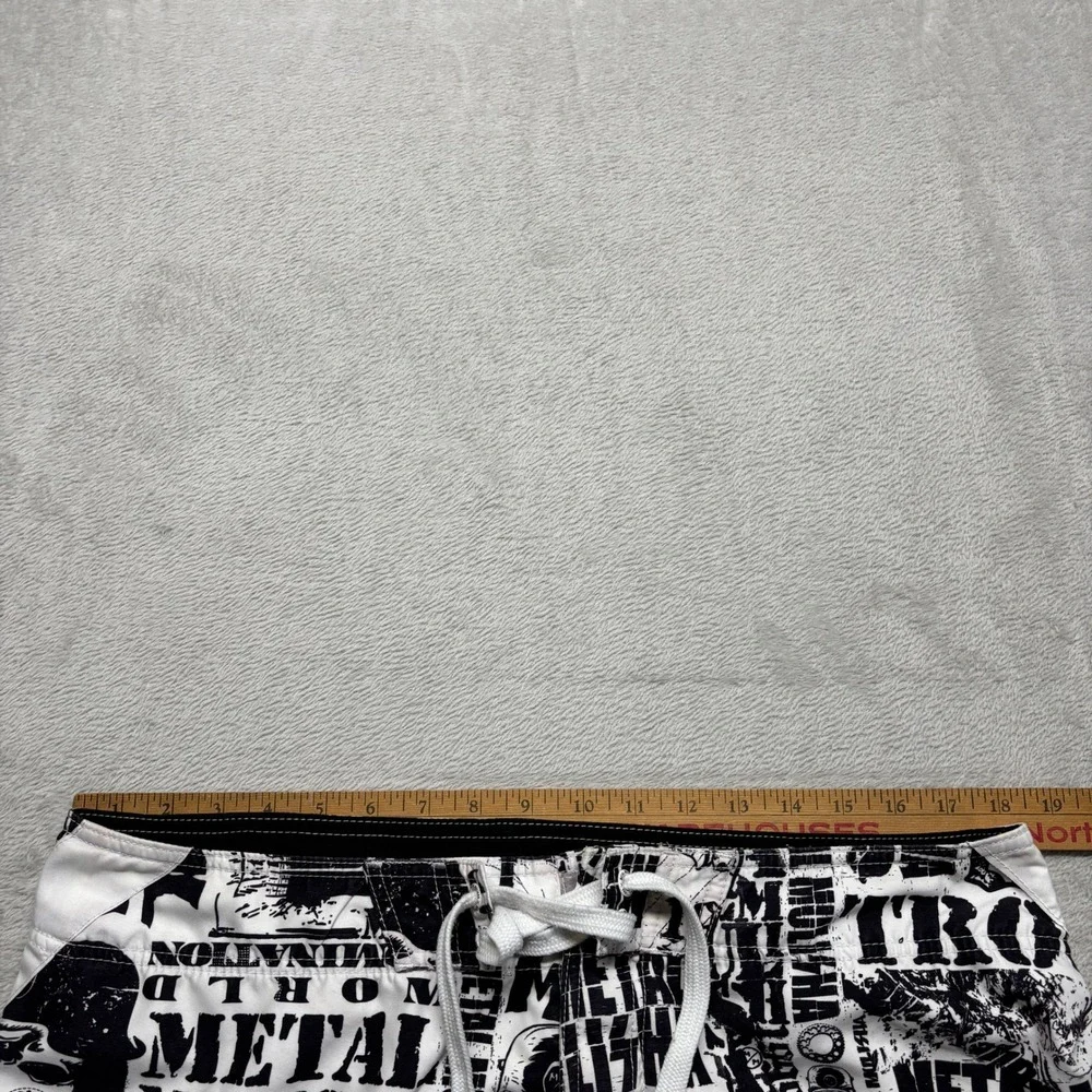 Metal Mulisha Y2K Board Shorts Mens 36 Graphic Print Black White Moto EUC